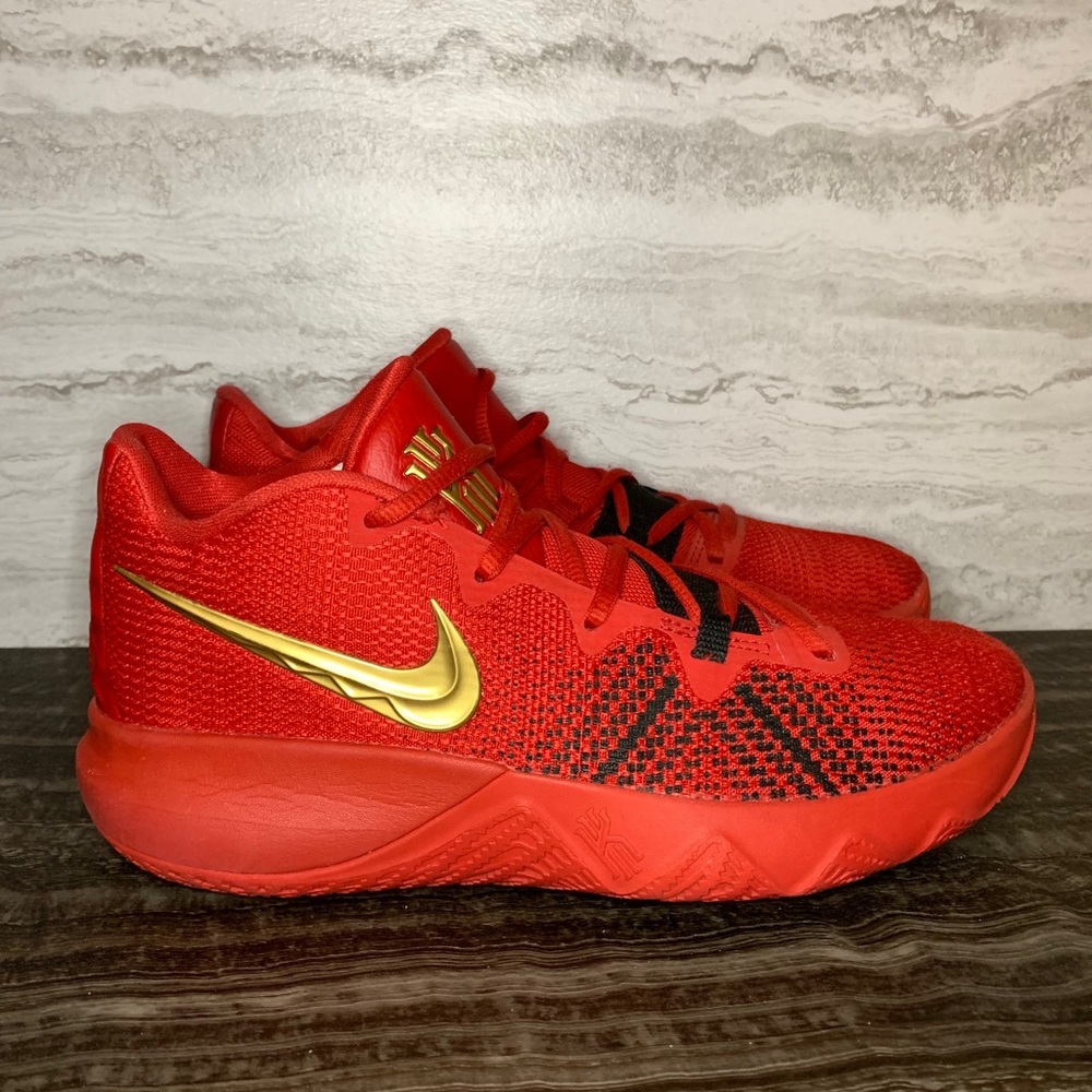 Nike Kyrie Flytrap Red Men Size 7 (Womens 8.5)